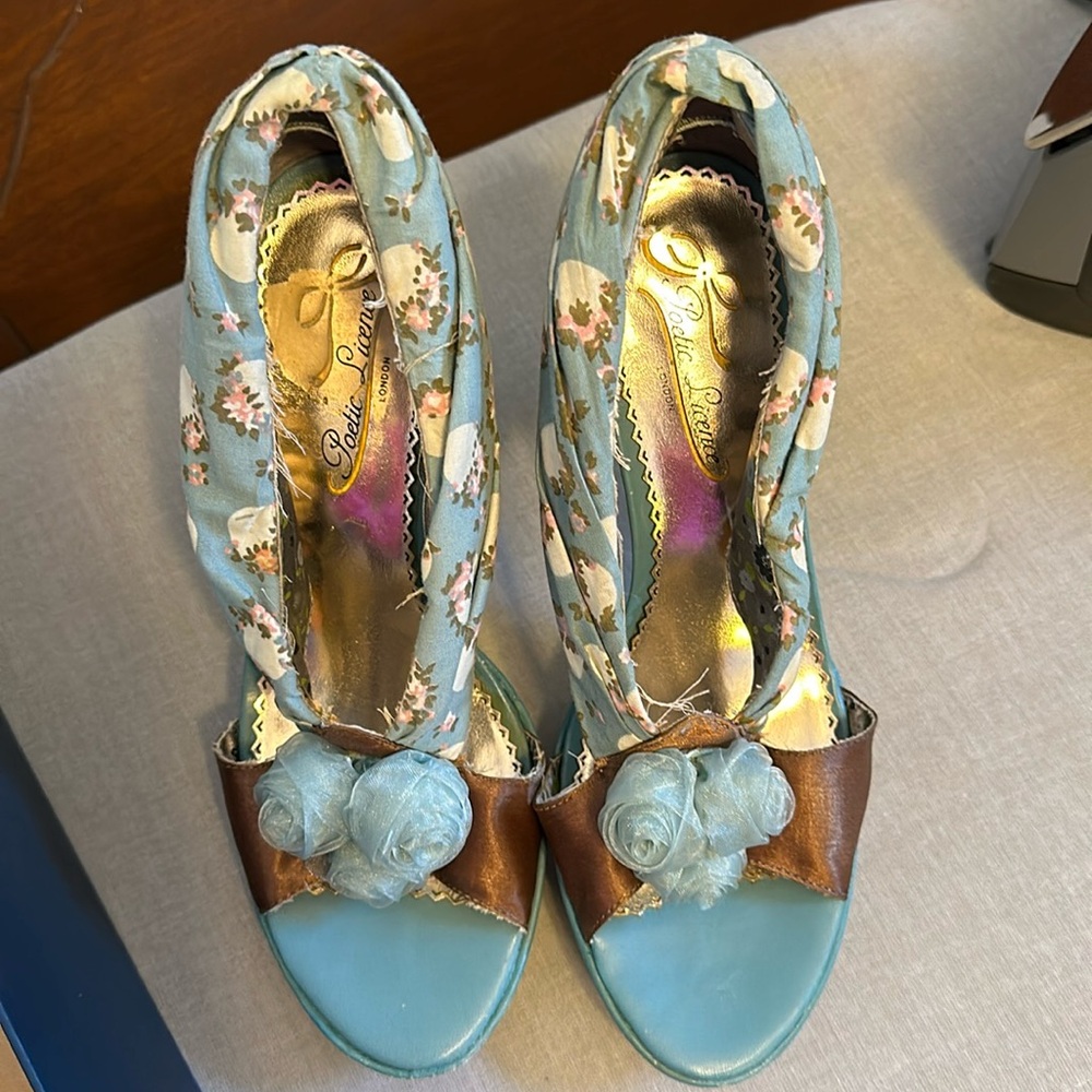 Poetic License 4” heels witha sweet bow and floral ribbon.